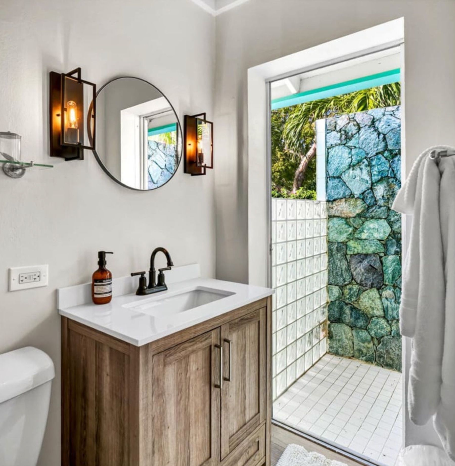 Seagate villa photo.